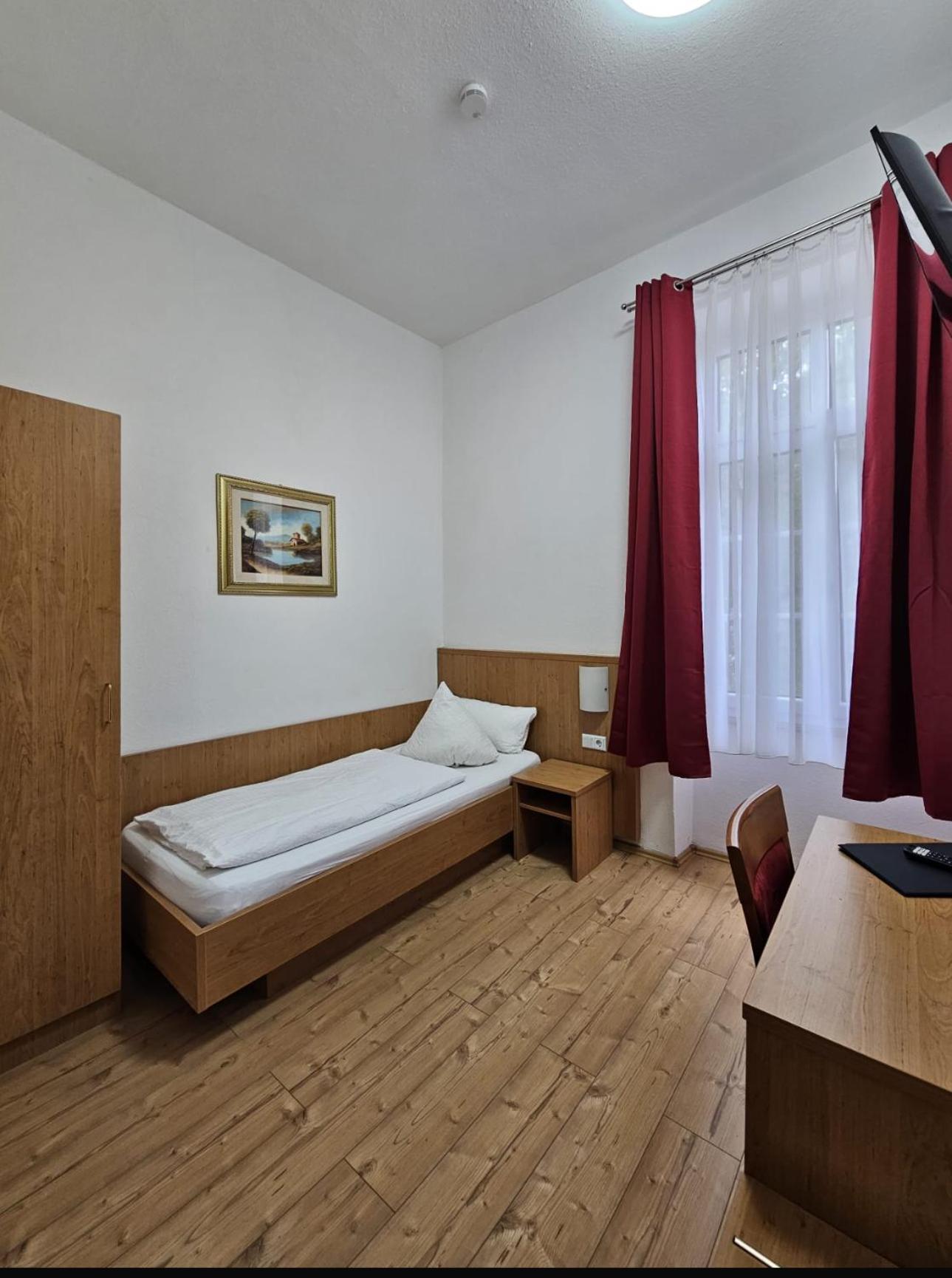 Hotel Restaurant Schwert Kehl Екстериор снимка