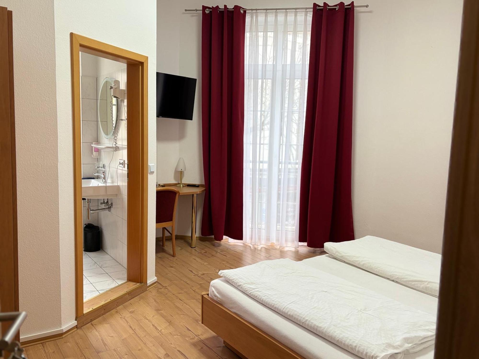 Hotel Restaurant Schwert Kehl Екстериор снимка
